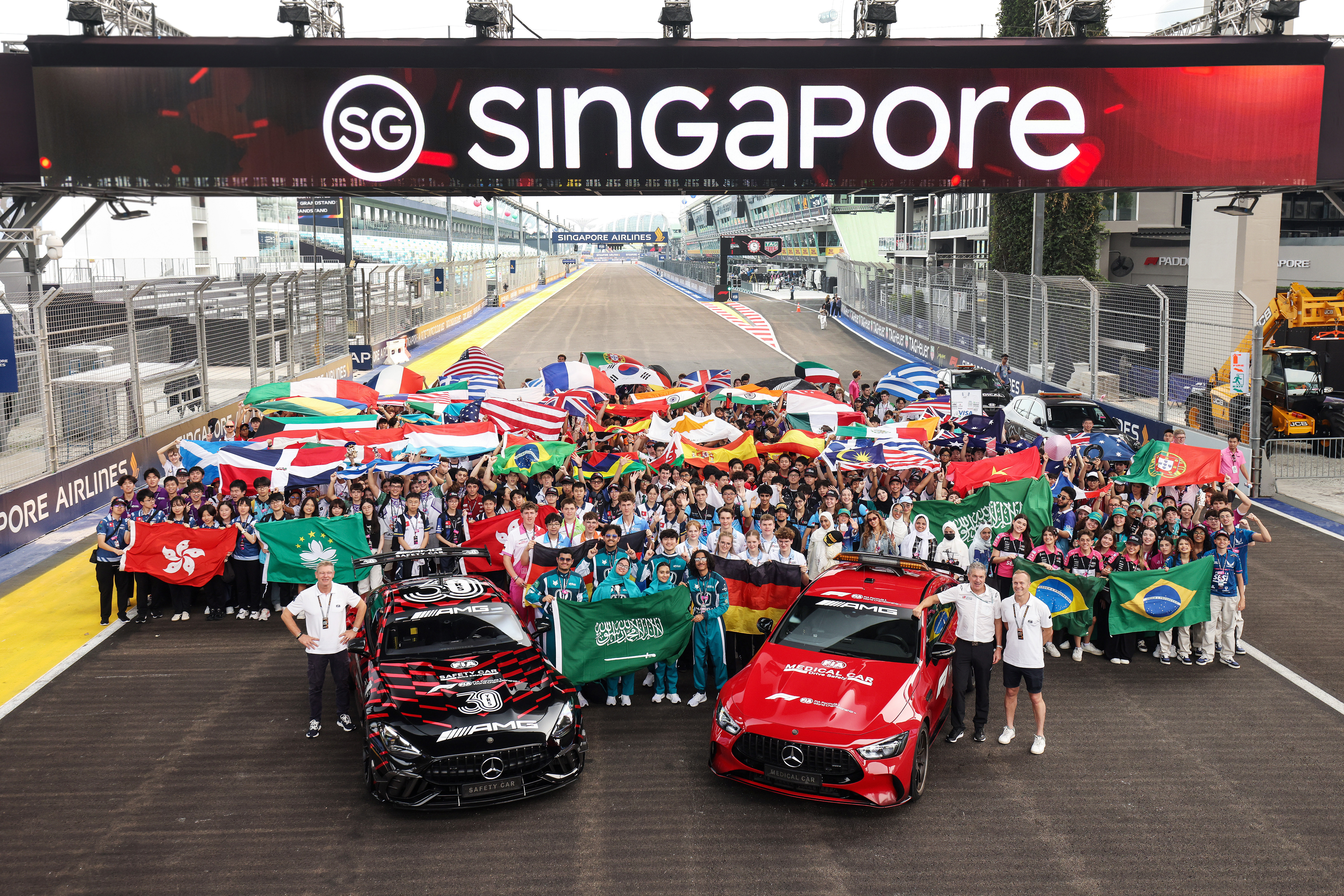 Group Photo RE1 5397